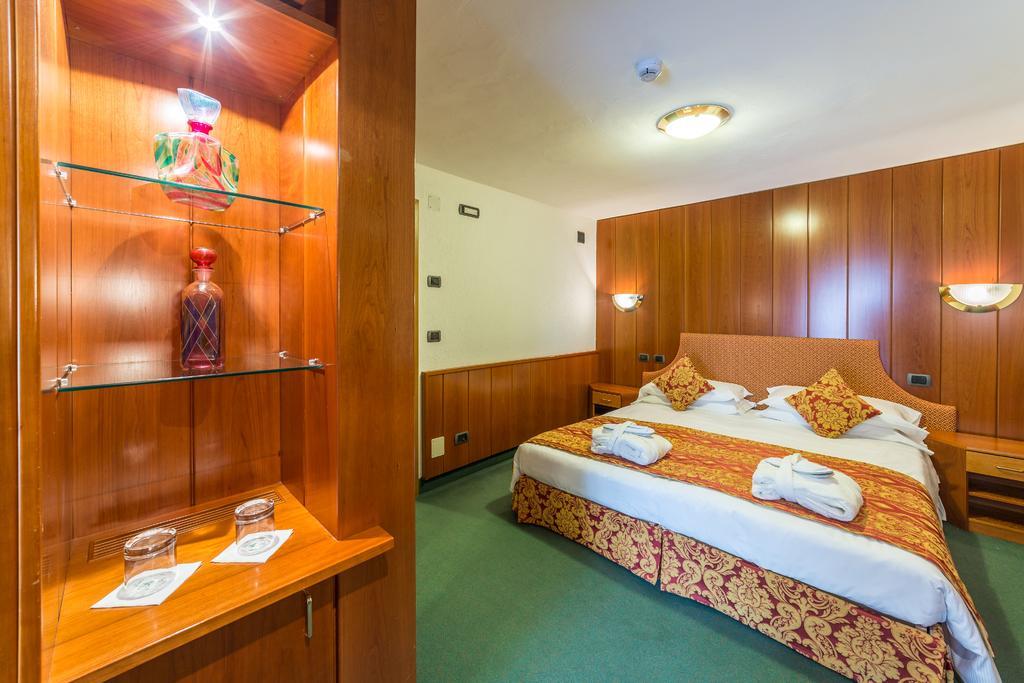 Excelsior Planet Hotel เบรยล์-แชร์วิเนีย ภายนอก รูปภาพ